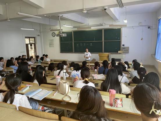 杨凯丽 开学第一课