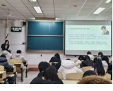 会议室里的人们 AI 生成的内容可能不正确。